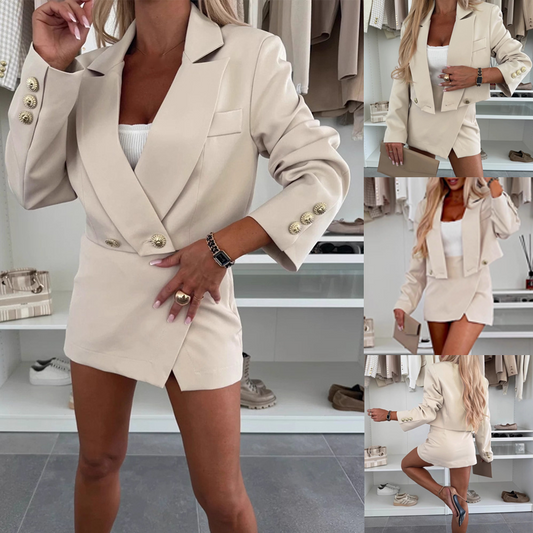Damen-Zweiteiler: Kurzblazer und kurzer Hosenrock mit Schlitz