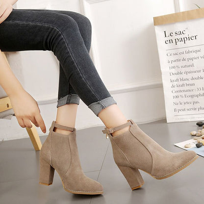 Damen-Stiefeletten mit spitzer Spitze und klobigem Absatz