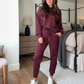 Zweiteiliges Set aus lässigem Damen-Oberteil mit Rundhalsausschnitt und Hose