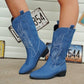 Weite Cowgirl-Stiefel mit klassischer Stickerei