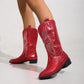 Weite Cowgirl-Stiefel mit klassischer Stickerei