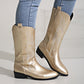 Weite Cowgirl-Stiefel mit klassischer Stickerei
