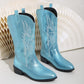 Weite Cowgirl-Stiefel mit klassischer Stickerei
