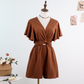 Eleganter Overall mit Ausschnitt an der Taille