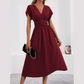 Damenkleid mit V-Ausschnitt und tailliertem Schnitt