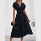 Damenkleid mit V-Ausschnitt und tailliertem Schnitt