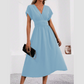 Damenkleid mit V-Ausschnitt und tailliertem Schnitt