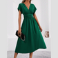 Damenkleid mit V-Ausschnitt und tailliertem Schnitt