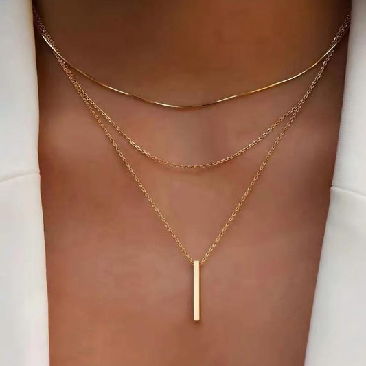 Elegante mehrlagige Halskette mit zartem Anhänger