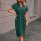 Elegantes Damenkleid mit V-Ausschnitt und Rüschen