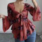 Damenbluse mit Blumenmuster, quadratischem Ausschnitt und geknoteter Vorderseite