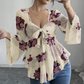 Damenbluse mit Blumenmuster, quadratischem Ausschnitt und geknoteter Vorderseite