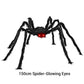 Behaarte Spinne mit großem Spinnennetz – Halloween-Dekoration für den Außenbereich