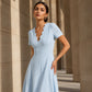 👗Top-Empfehlung – Kleid mit V-Ausschnitt, Lochstickerei und Wellenkante – leicht und romantisch, ideal für Gartenpartys oder einen Brunch 🌿